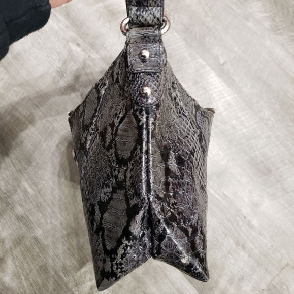 Guess Snakeskin Print Medium Size Purse in Grey & Black - Picture 7 of 14